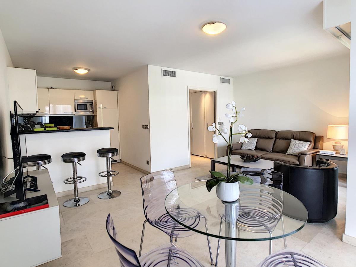 Carlton Riviera Apart-hotel